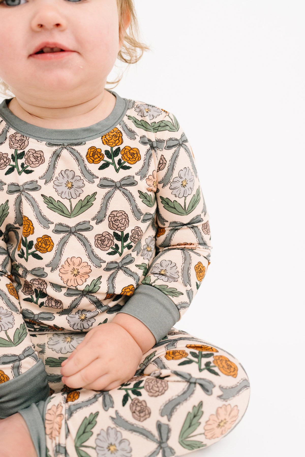 Cottage Bow Bamboo Set